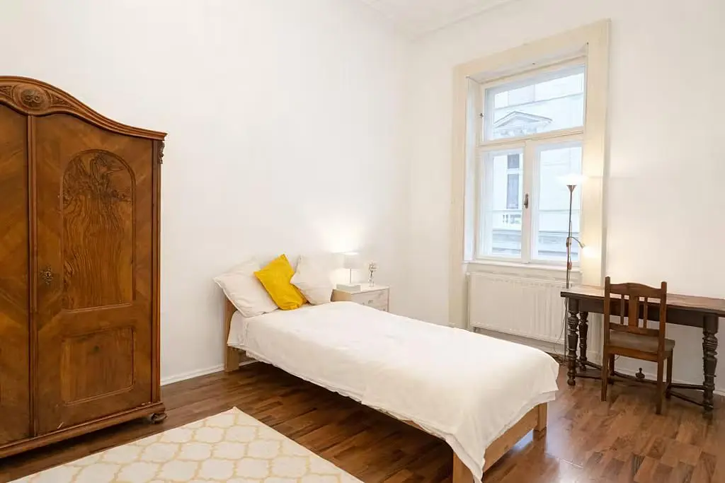 Chambre; parquet, lumière naturelle