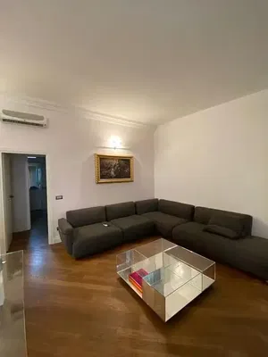 غرفة معيشة; أرضية خشبية, ضوء طبيعي