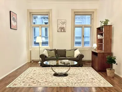 Salon; parquet, lumière naturelle, style moderne