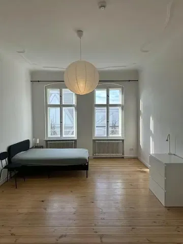 Υπνοδωμάτιο; ξύλινο πάτωμα, φυσικό φως