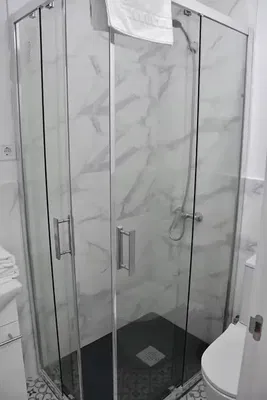 Salle de bain; carrelage, lumière naturelle, rénové