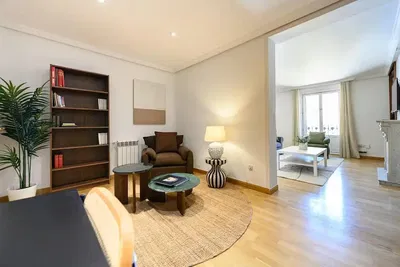 Salon; lumière naturelle, parquet