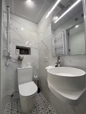 Toilette; fliesenboden, renoviert, tageslicht