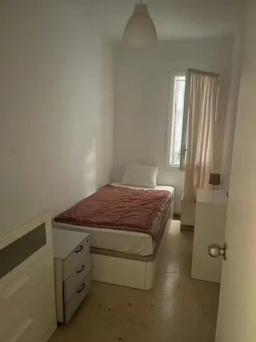 Schlafzimmer; tageslicht, fliesenboden