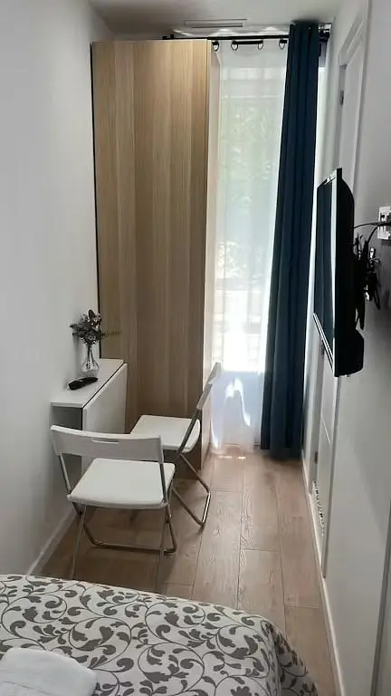 Chambre; lumière naturelle, parquet