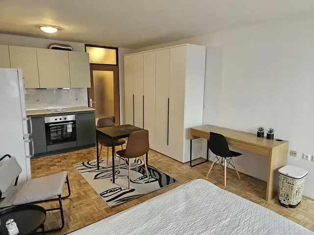 Küche; holzboden, tageslicht, moderner stil