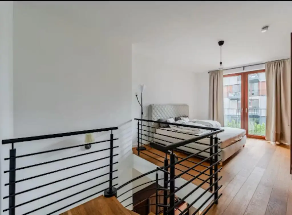 Bedroom; wood floor, natural light, modern style