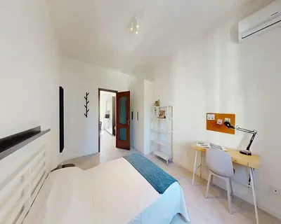 Ložnice; přirozené světlo, moderní styl