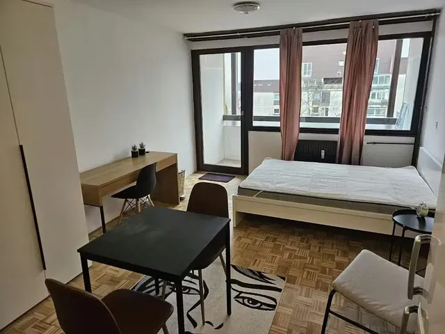 Slaapkamer; natuurlijk licht, houten vloer