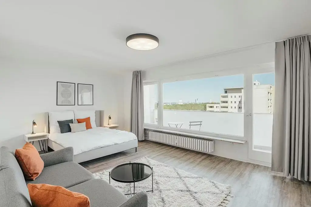 Ložnice; výhled, přirozené světlo, moderní styl