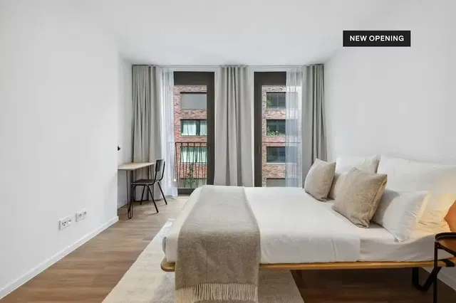 Спалня; гледка, естествена светлина, модерен стил