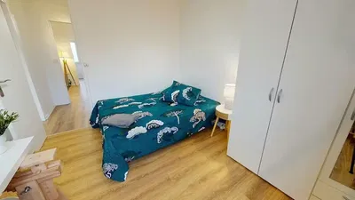 Schlafzimmer; holzboden, tageslicht