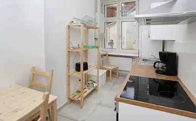 Кухня; кухненски уреди, естествена светлина, модерен стил