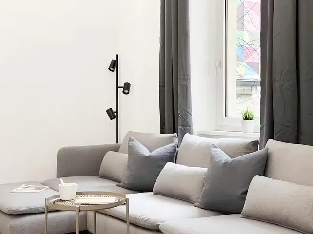 Хол; естествена светлина, модерен стил