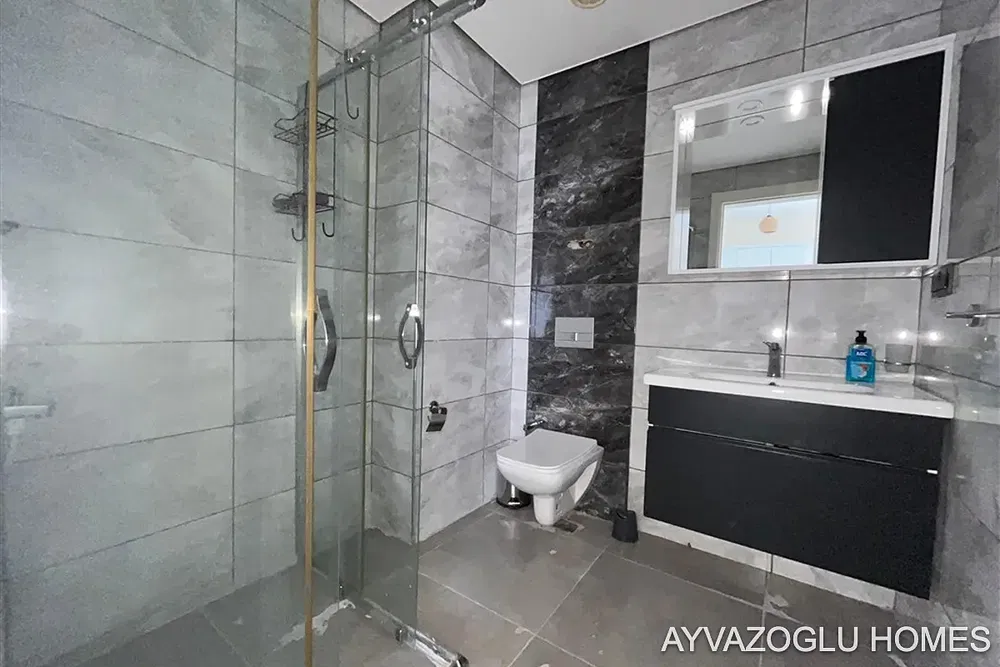 Μπάνιο; πλακάκια, ανακαινισμένο, φυσικό φως, μοντέρνο στυλ