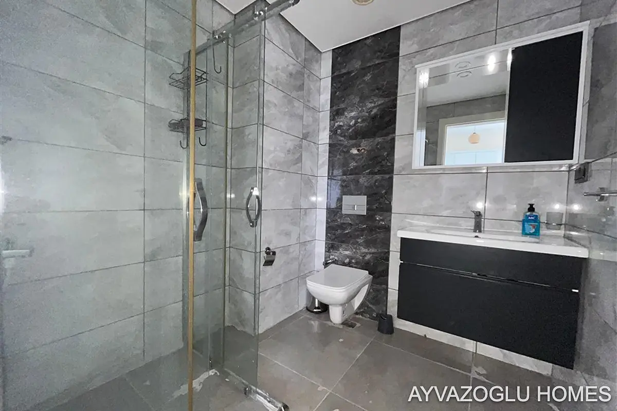 Μπάνιο; πλακάκια, ανακαινισμένο, φυσικό φως, μοντέρνο στυλ