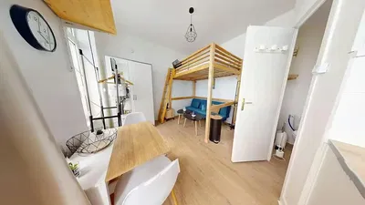 Living room; wood floor, natural light, modern style