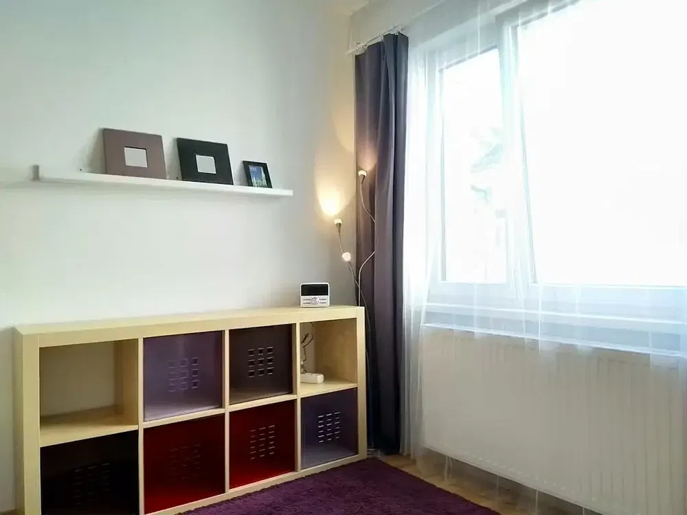 Oturma odası; doğal ışık, modern stil