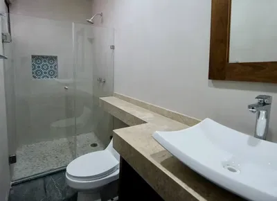 Купатило; плочице, природно светло, реновиран