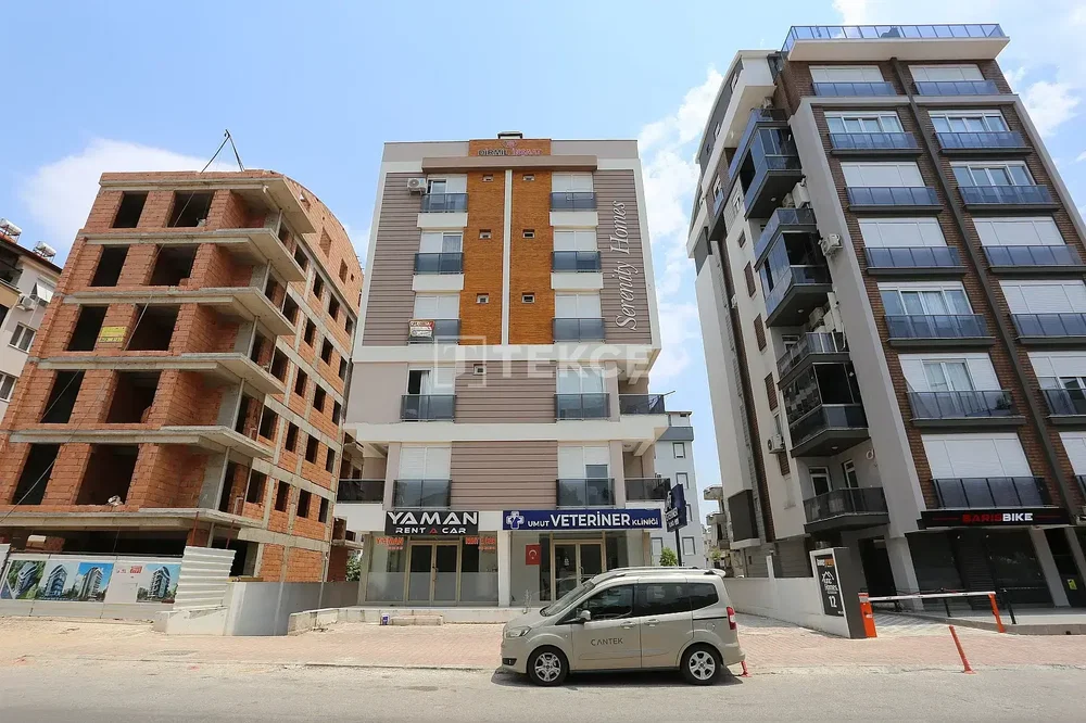 Dům a okolí; komerční