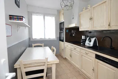 Cucina; elettrodomestici, luce naturale