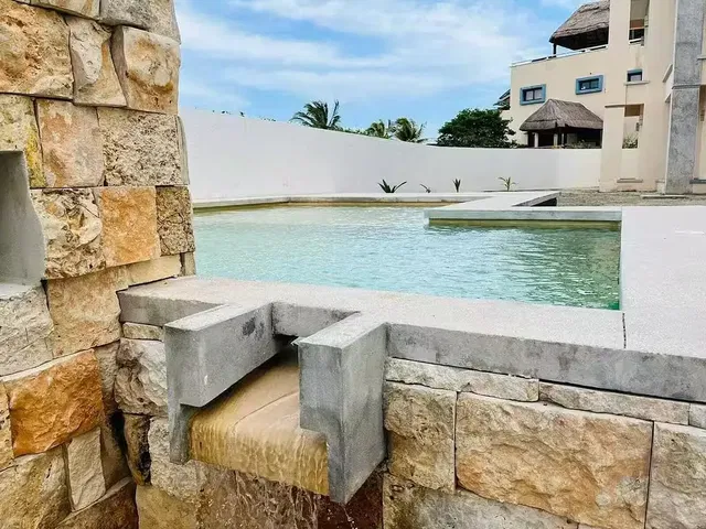 Casa y alrededores; vista, luz natural