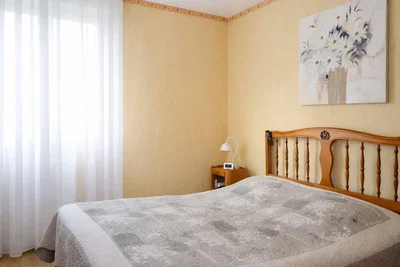 Spavaća soba; prirodno svjetlo, moderni stil