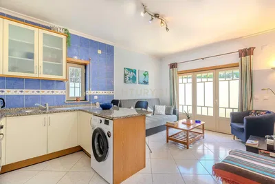 Дневна соба; плочице, природно светло