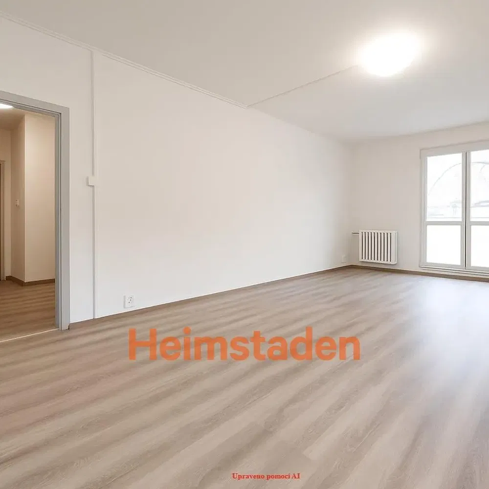 Wohnzimmer; holzboden, tageslicht, renoviert