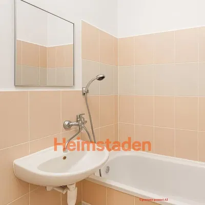 Badezimmer; fliesenboden, renoviert, tageslicht, moderner stil