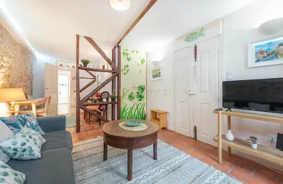 Sala de estar; luz natural, estilo rústico, chão de madeira