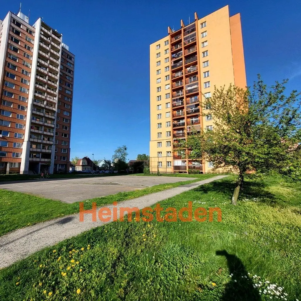 Къща и околности; гледка