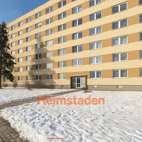 Къща и околности