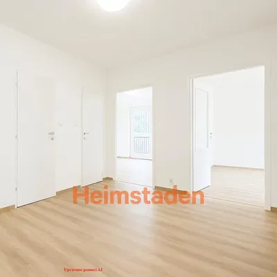 Altro; pavimento in legno, luce naturale