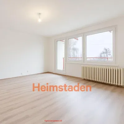 Хол; гледка, дървен под, естествена светлина