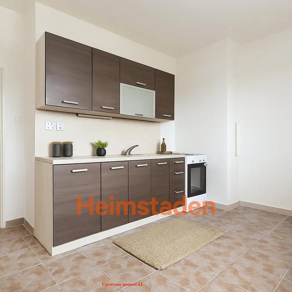 Кухня; кухненски уреди, плочки, ремонтиран