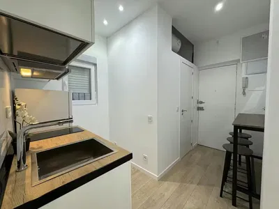 Kitchen; kitchen appliances, wood floor, natural light