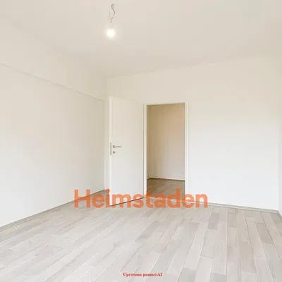 Ostale; drveni pod, prirodna svjetlost