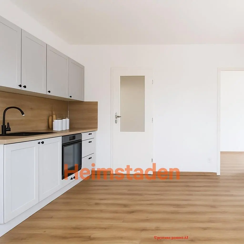 Kuchnia; sprzęt kuchenny, styl nowoczesny, podłoga drewniana, wyremontowany, światło dzienne