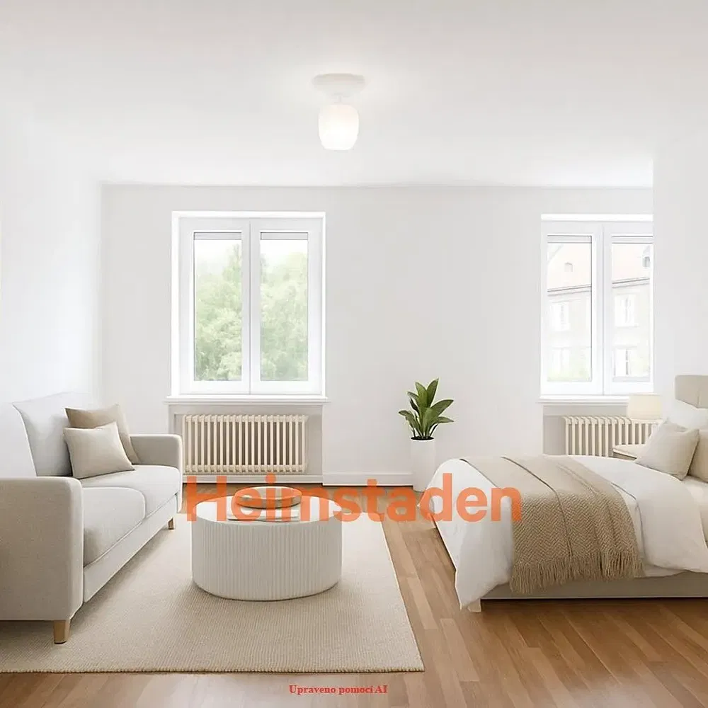 Yatak odası; doğal ışık, ahşap zemin, modern stil