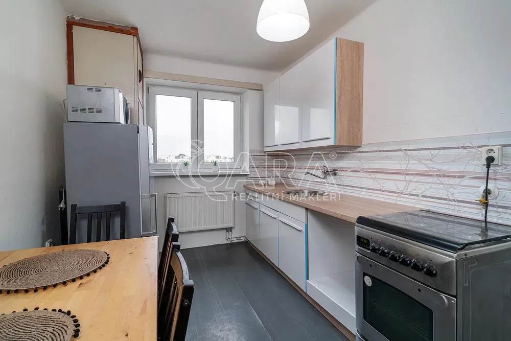 Kitchen; kitchen appliances, view, natural light