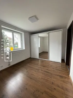 Спаваћа соба; дрвени под, поглед, природно светло