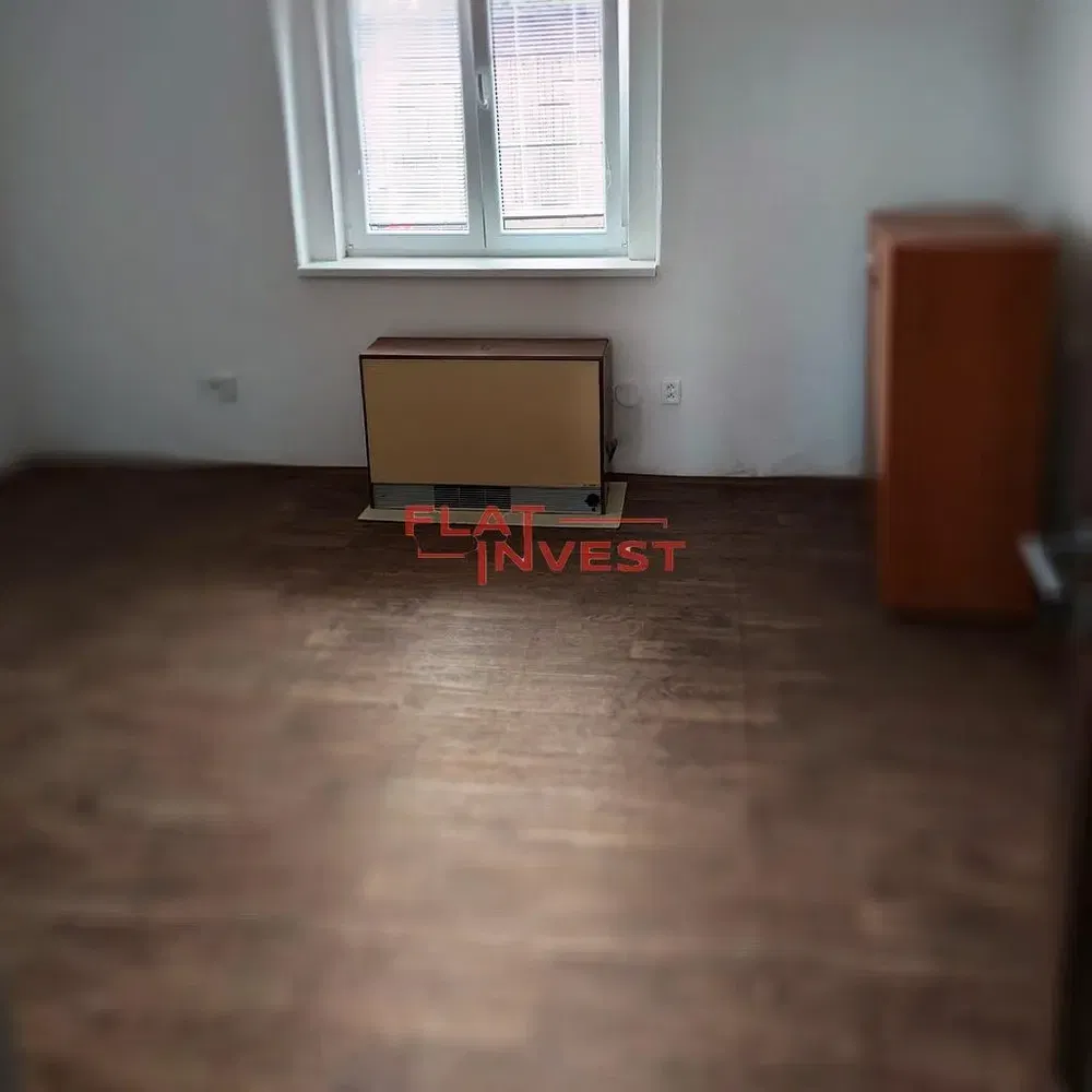 Ostatné; drevená podlaha, prirodzené svetlo