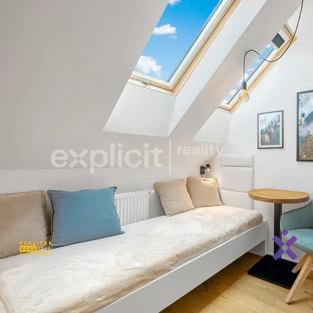 Bedroom; natural light, modern style