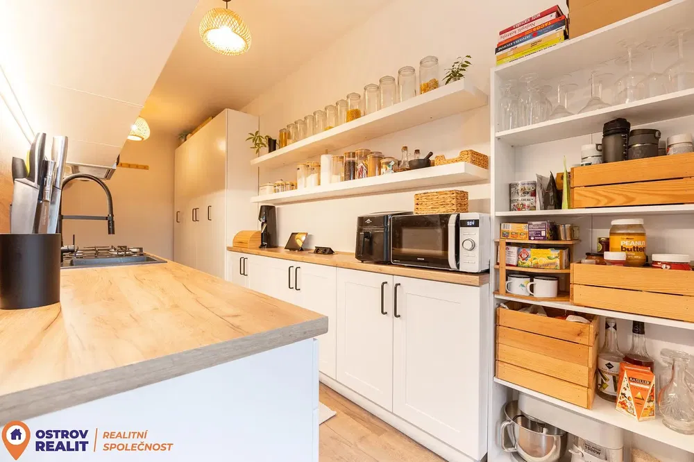 Cuisine; électroménager, lumière naturelle, style moderne