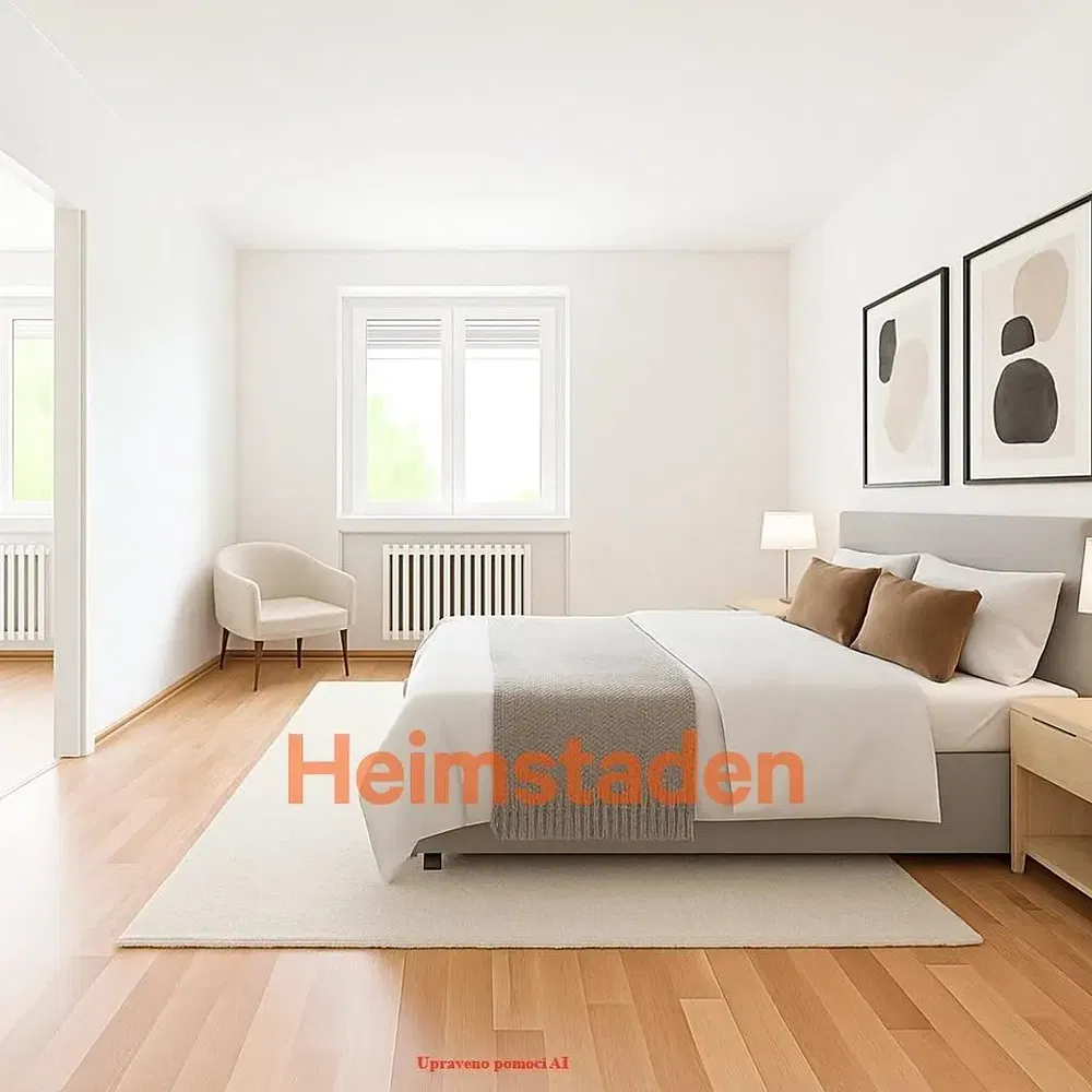 Ložnice; přirozené světlo, dřevěná podlaha, moderní styl