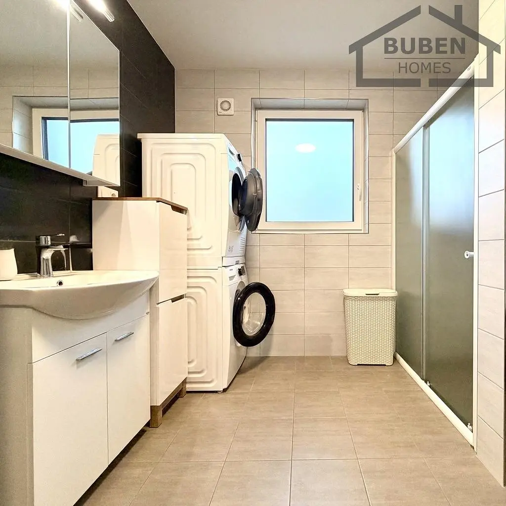 Badezimmer; fliesenboden, blick