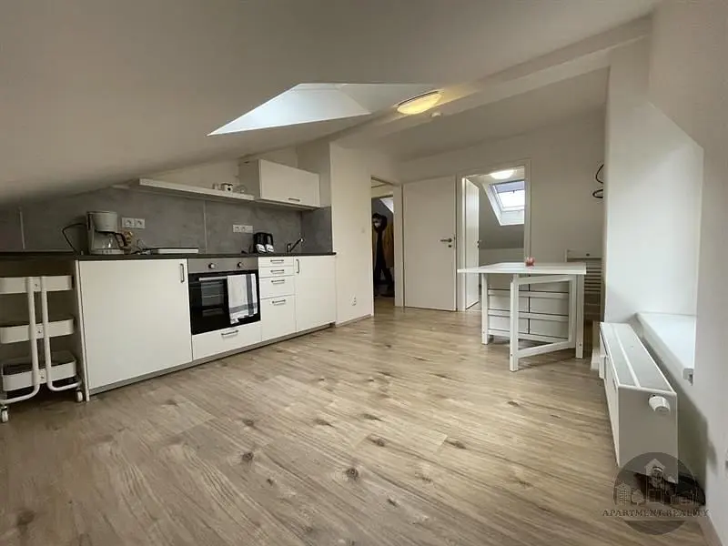 Küche; küchengeräte, tageslicht, moderner stil, holzboden