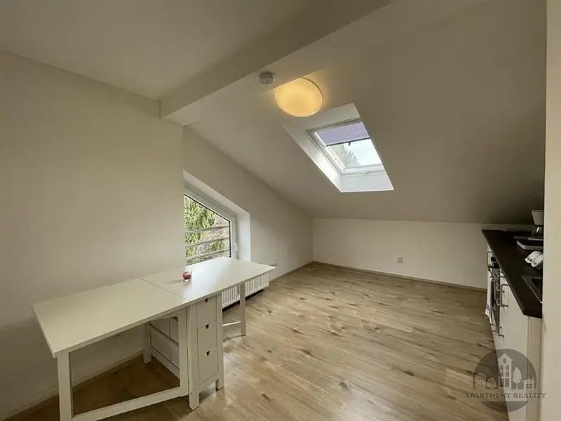 Kinderzimmer; holzboden, tageslicht