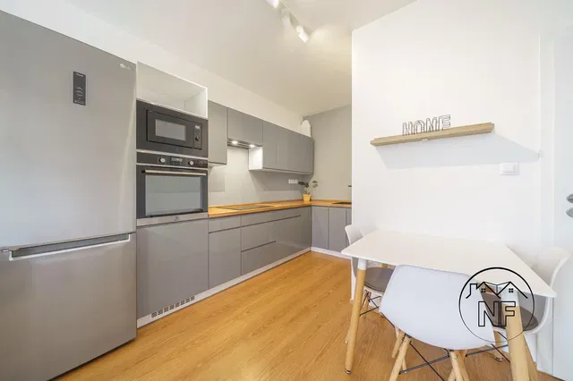 Кухня; кухненски уреди, модерен стил, естествена светлина